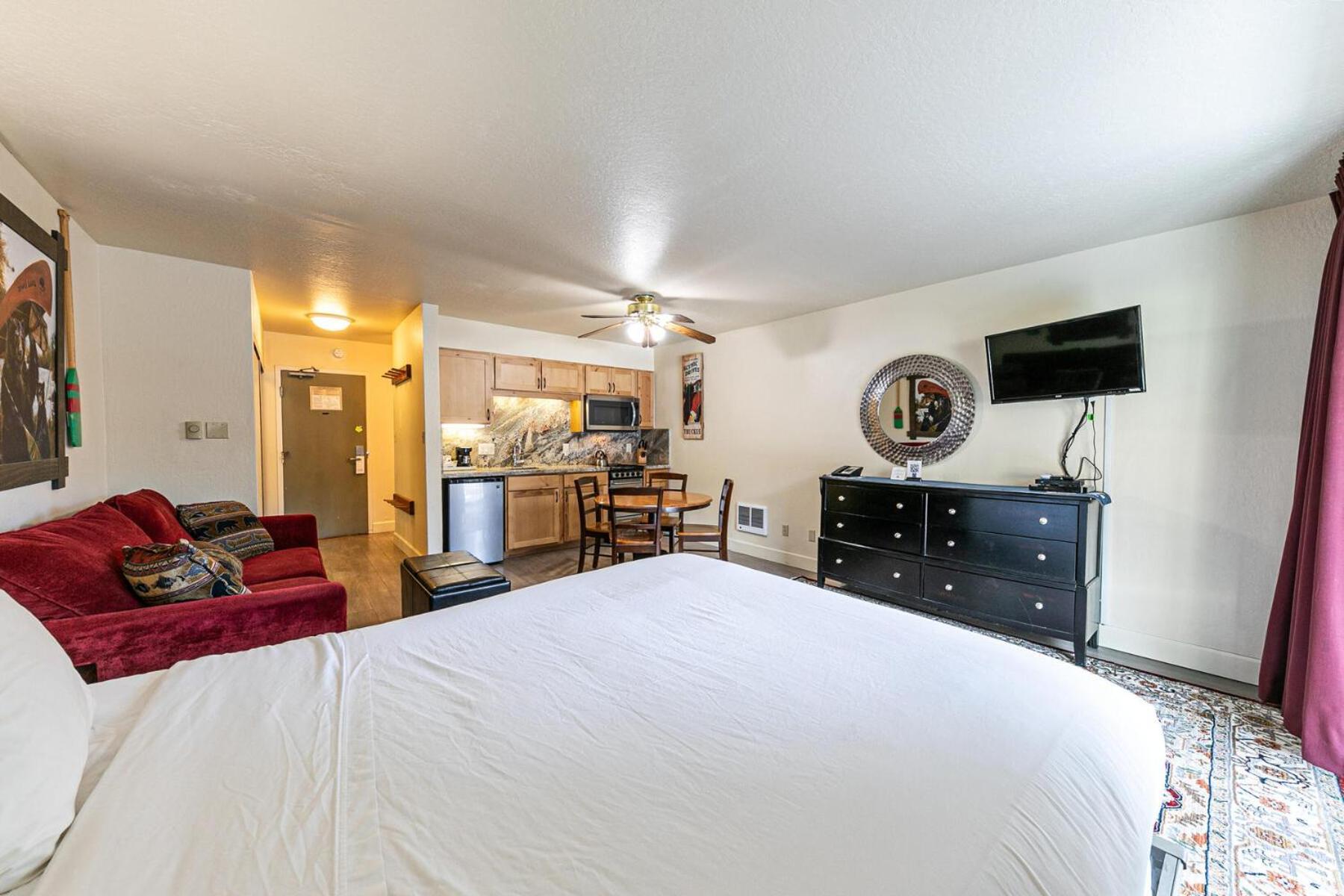 Charming Queen Studio Deluxe W/Balcony #233 At Donner Lake Village Truckee Exterior photo