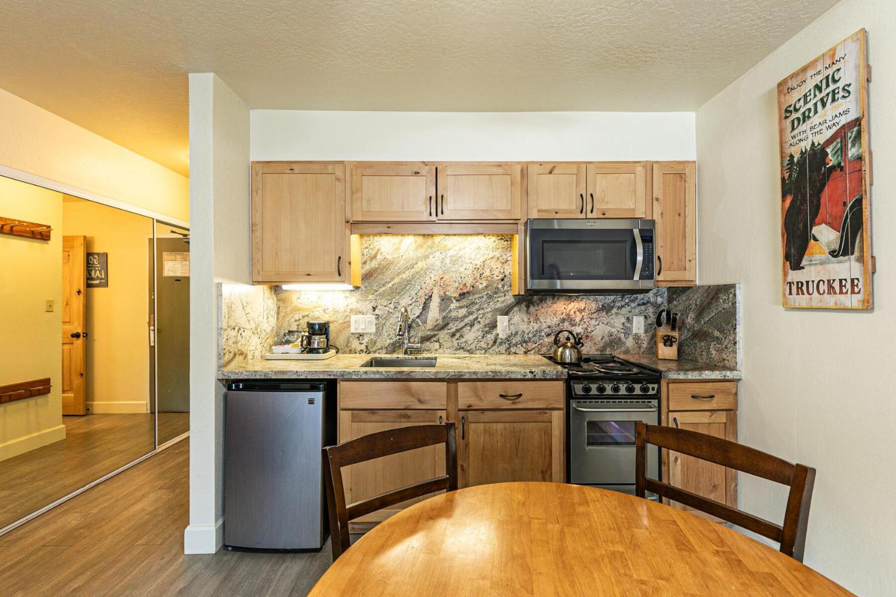 Charming Queen Studio Deluxe W/Balcony #233 At Donner Lake Village Truckee Exterior photo