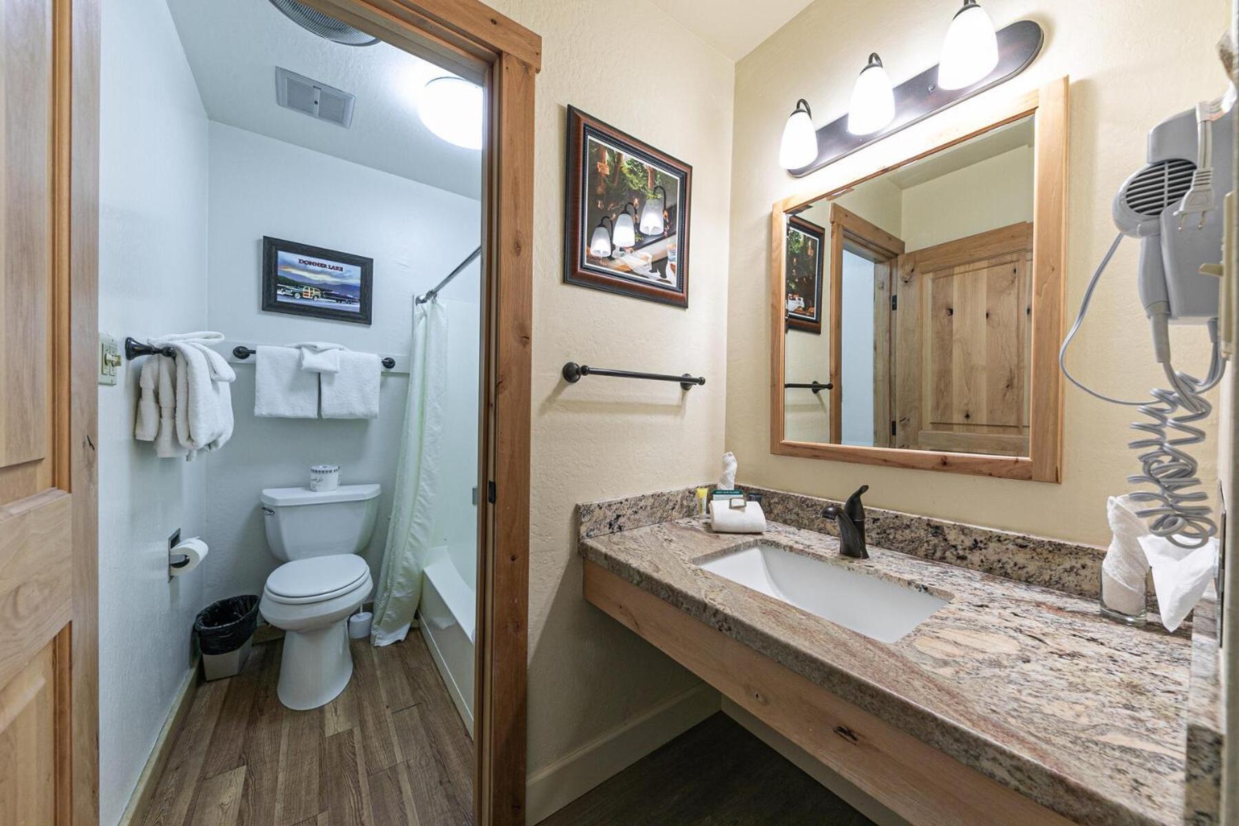 Charming Queen Studio Deluxe W/Balcony #233 At Donner Lake Village Truckee Exterior photo